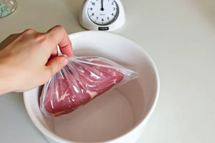 Jak szybko rozmrozić mięso? Skuteczne metody i porady