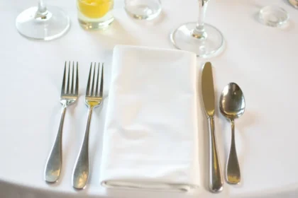 Jak ułożyć sztućce: Zasady i Porady na Każdą Okazję